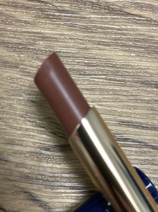 Lauder Pure Color 902 Marrón. No negociable