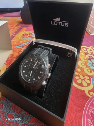 Reloj Lotus Cronógrafo Negro y Dorado