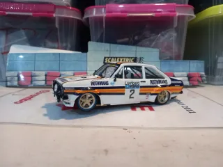 Coche Ford Escort Mk2 1/24 JT