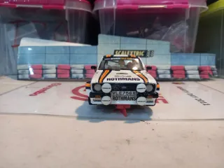 Coche Ford Escort Mk2 1/24 JT