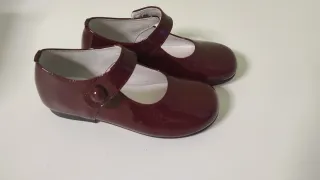 Zapatos de charol granates talla 26