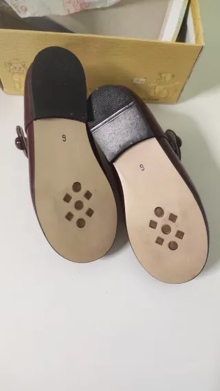 Zapatos de charol granates talla 26