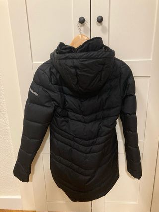 Abrigo Columbia Negro Mujer de plumas