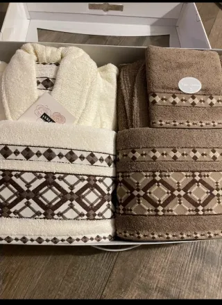 Set accappatoio e asciugamani nuovo Misure 50/54