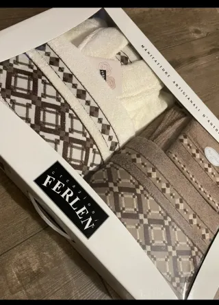 Set accappatoio e asciugamani nuovo Misure 50/54