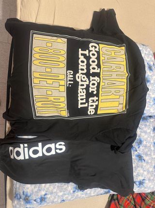 T-shirt Carhartt e Pantalone Adidas Uomo