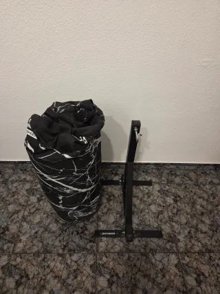 Saco de boxeo y soporte Outshock