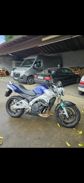 Suzuki GSR600