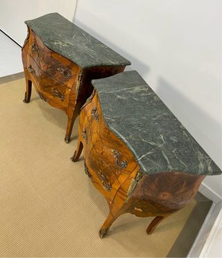 Set di 2 comodini antichi in stile Luigi XV