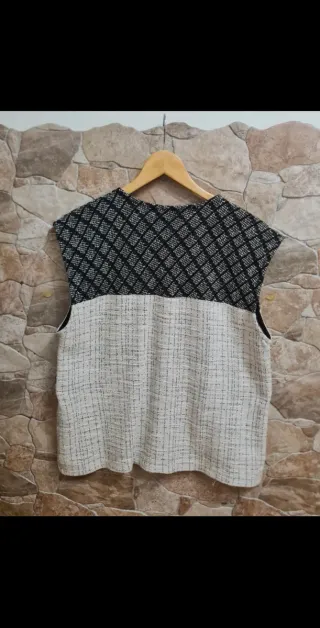 Chaleco crema/negro con toques brillantes