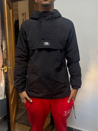 Chaqueta Anorak Negra Bershka