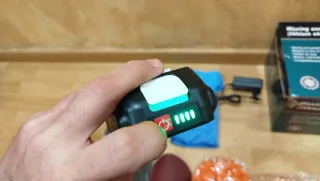 NUEVA!Pulidora excéntrica a batería+set accesorios