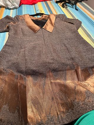 Vestido marrón y dorado