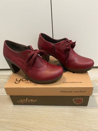 Botines Yokono tacón cordones burdeos