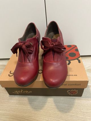 Botines Yokono tacón cordones burdeos