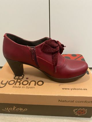 Botines Yokono tacón cordones burdeos