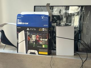 Consola PS5 Sony (1 mes de uso) caja, mando. FC26