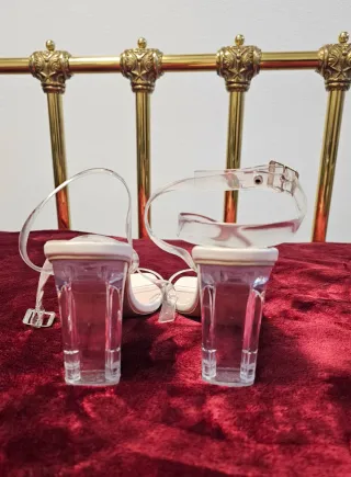 Sandalias tacón transparente blancas