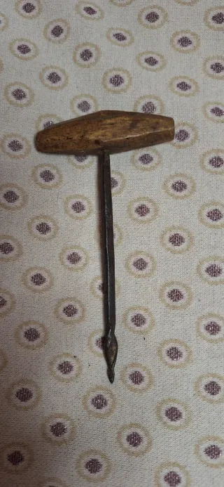 Antica trivella a mano