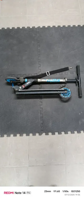 Patinete plegable con correa