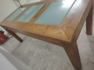 Tavolo in legno con piano in vetro smontabili...