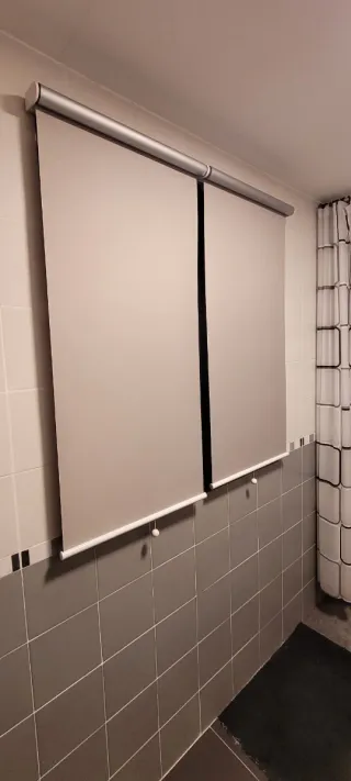 Tenda a rullo opaca beige senza cordoncino