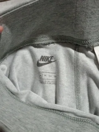 Mallas Nike grises