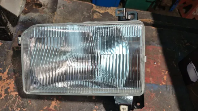 Faro Nissan Terrano 1