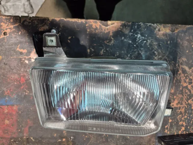 Faro Nissan Terrano 1