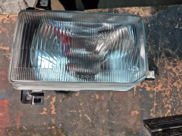 Faro Nissan Terrano 1