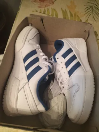 Zapatillas Adidas Blancas y Azules