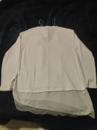 Blusa blanca con encaje