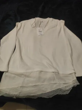 Blusa blanca con encaje