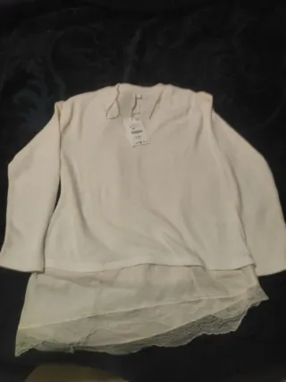 Blusa blanca con encaje