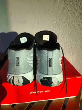 Zapatillas Baloncesto Puma Grises y Negras