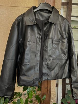Chaqueta polipiel negra botones XL