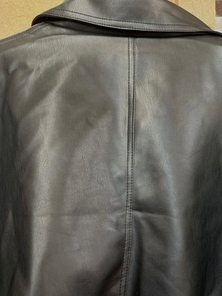 Chaqueta polipiel negra botones XL