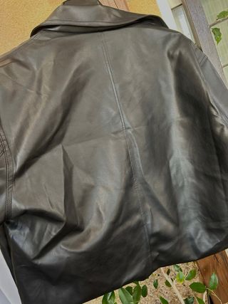 Chaqueta polipiel negra botones XL