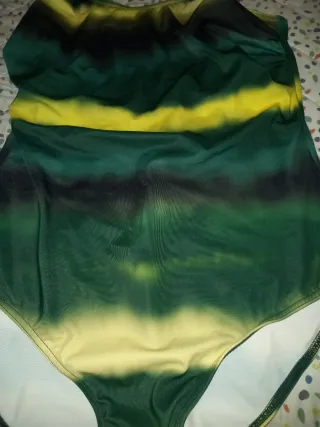 Bañador verde y amarillo