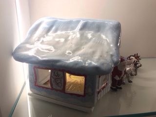 Stalla di Babbo Natale in ceramica