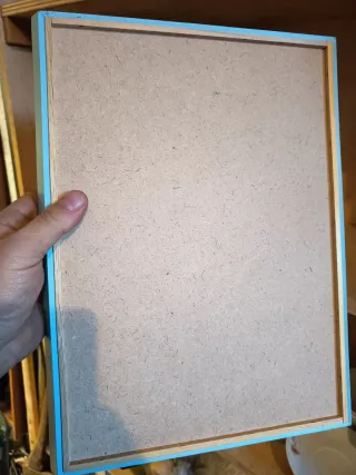 Vassoio decorato con fiori e foglie