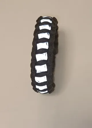 Pulsera Paracord Negra con Reflectante