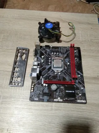 Placa Base Gigabyte + Intel CPU