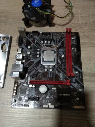 Placa Base Gigabyte + Intel CPU