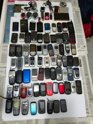 Lotto 67 cellulari vintage + MP3