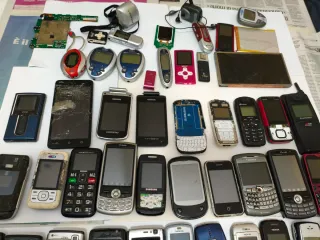Lotto 67 cellulari vintage + MP3