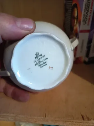 Zuccheriera in porcellana bianca e oro