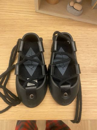 Abarca negras T. 20 y 21