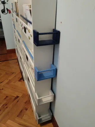 Estantería infantil blanca y azul