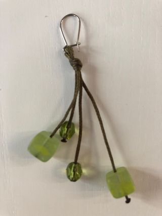 Conjunto de colgante, pendientes y anillo